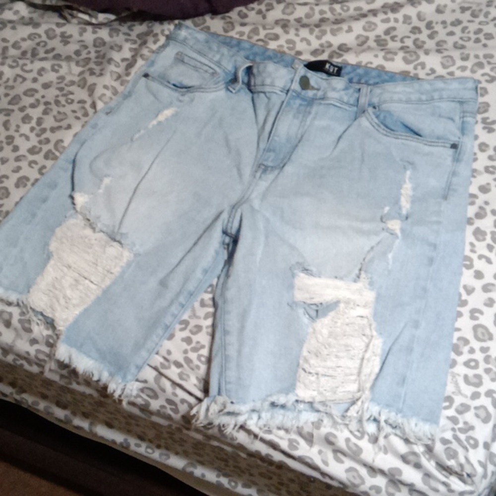 Kut from the Kloth Sophie Bermuda Shorts